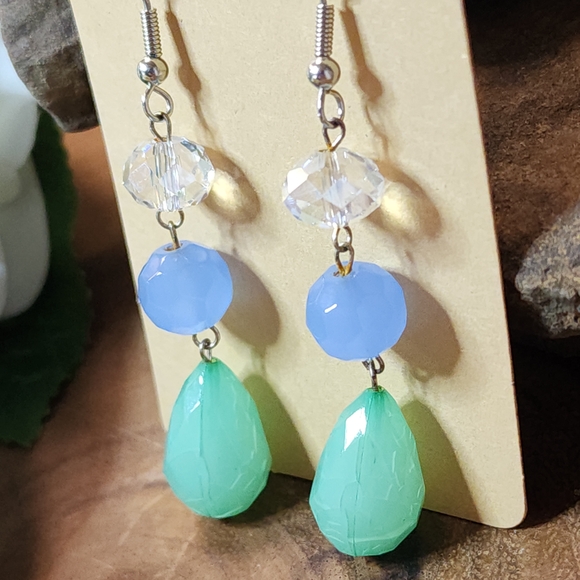 Chandelier Earrings With Faceted Glass And Green Acrylic Teardrop Beads - Picture 4 of 7